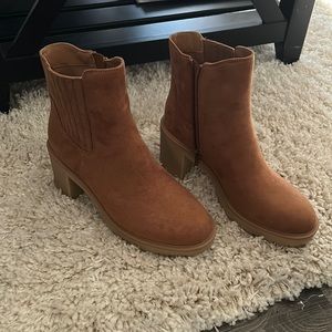 Universal Thread Boots
